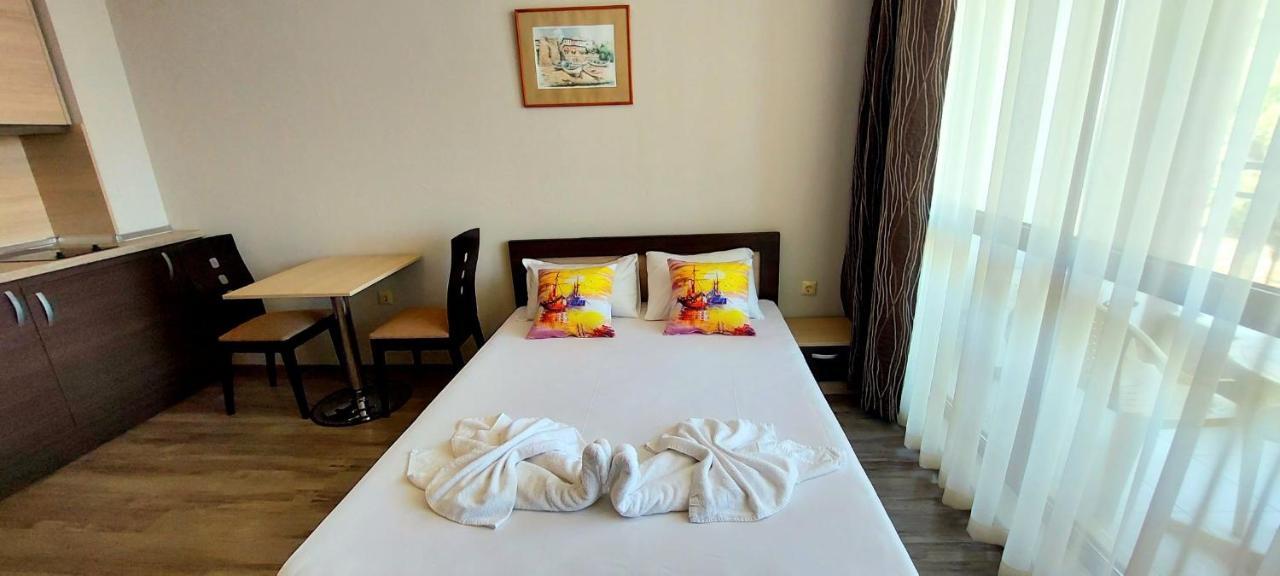 Sorrento - Menada Apartments Sveti Vlas Extérieur photo