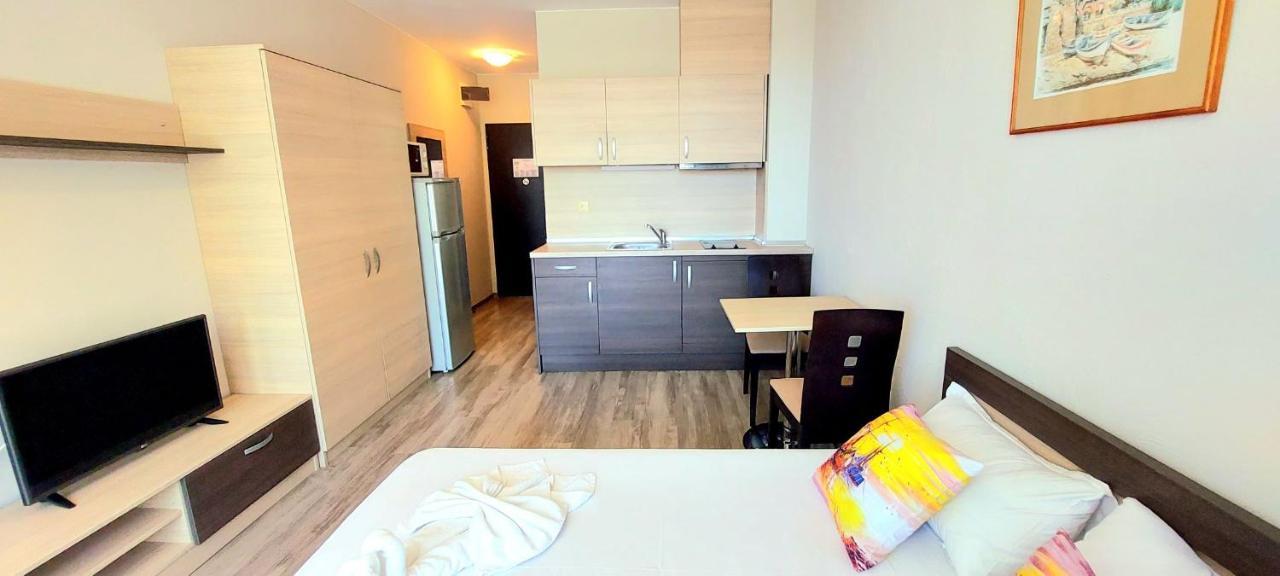 Sorrento - Menada Apartments Sveti Vlas Extérieur photo